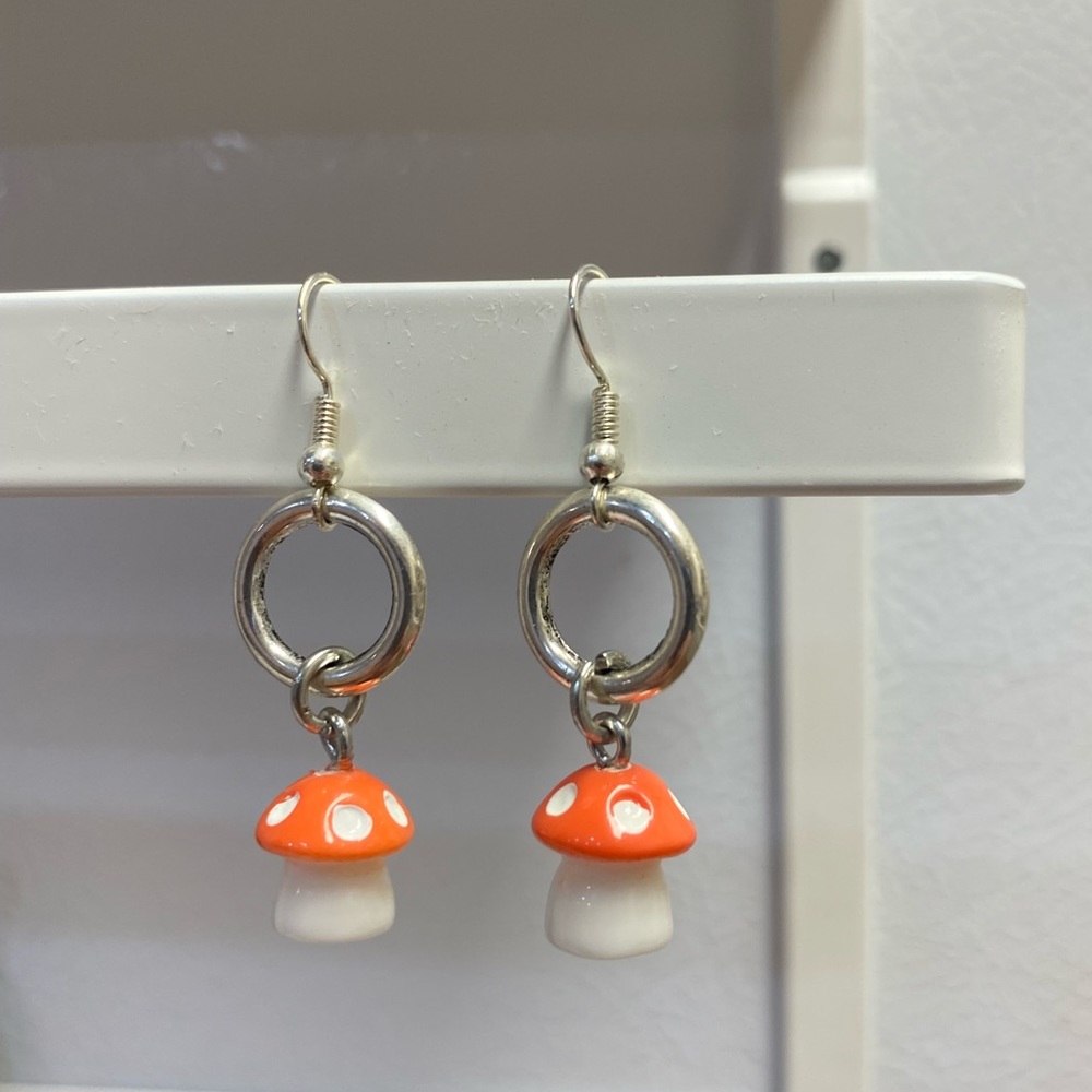 Cute shroomie earrings 🍄✨❤️